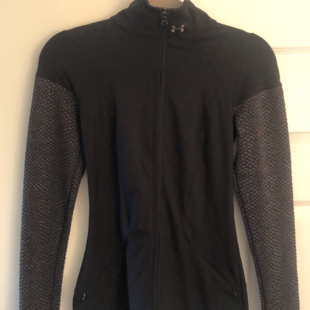 BRAND NEW UNDER ARMOUR FITTED LONG SLEEVE TOP